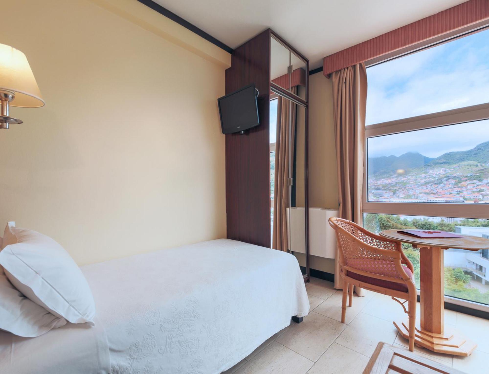 Dom Pedro Madeira Hotel Machico  Room photo